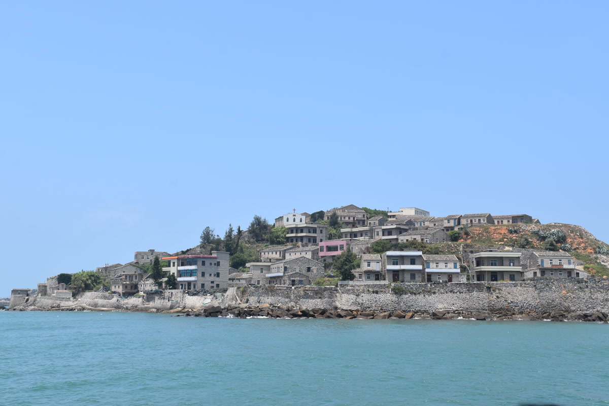 福建平潭县小庠岛滨海村落风光